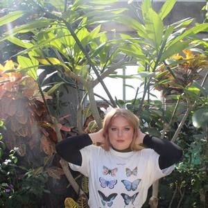 Meet your Posher, Caitlin